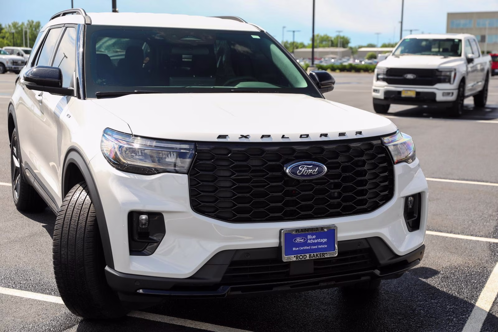 2025 Star White Metallic Tri-Coat Ford Explorer ST-Line 4X4 SUV