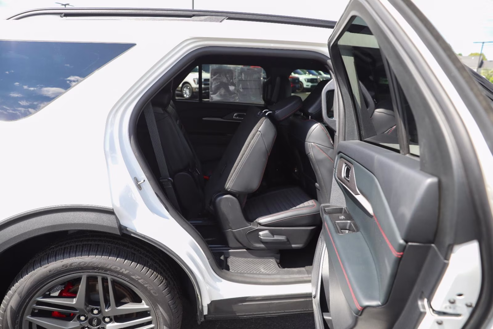 2025 Star White Metallic Tri-Coat Ford Explorer ST-Line 4X4 SUV