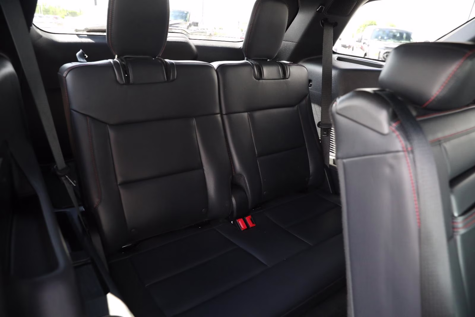 2025 Star White Metallic Tri-Coat Ford Explorer ST-Line 4X4 SUV