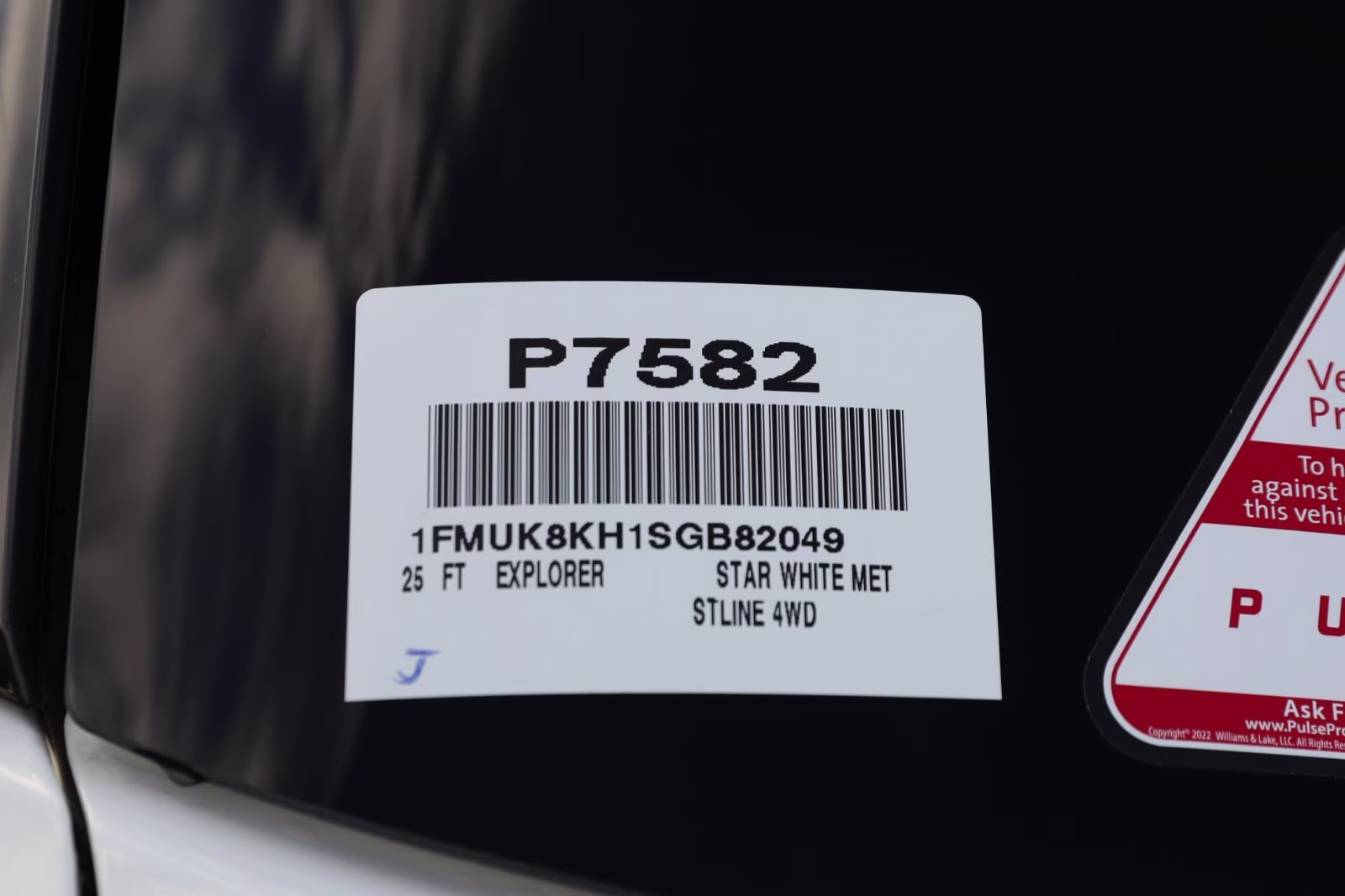 2025 Star White Metallic Tri-Coat Ford Explorer ST-Line 4X4 SUV