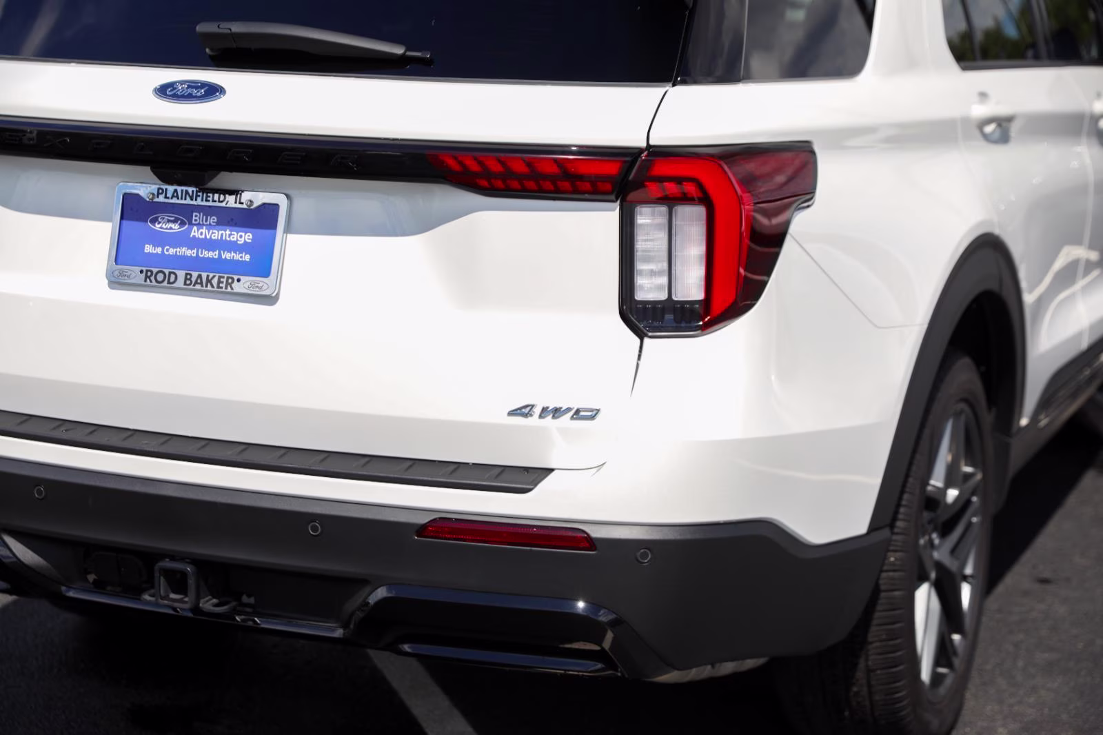 2025 Star White Metallic Tri-Coat Ford Explorer ST-Line 4X4 SUV