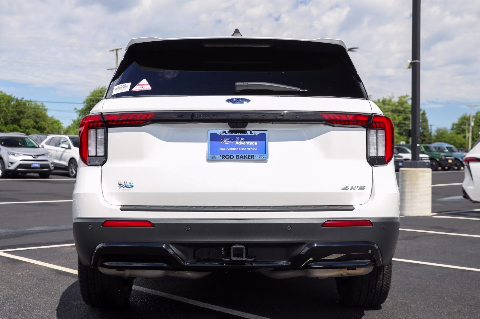 2025 Star White Metallic Tri-Coat Ford Explorer ST-Line 4X4 SUV
