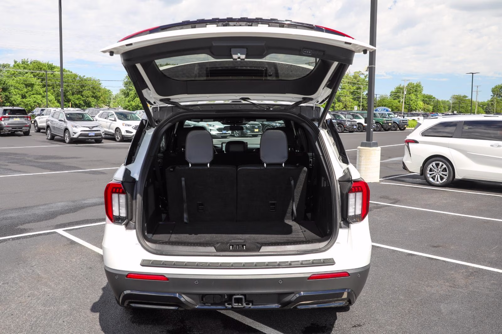 2025 Star White Metallic Tri-Coat Ford Explorer ST-Line 4X4 SUV