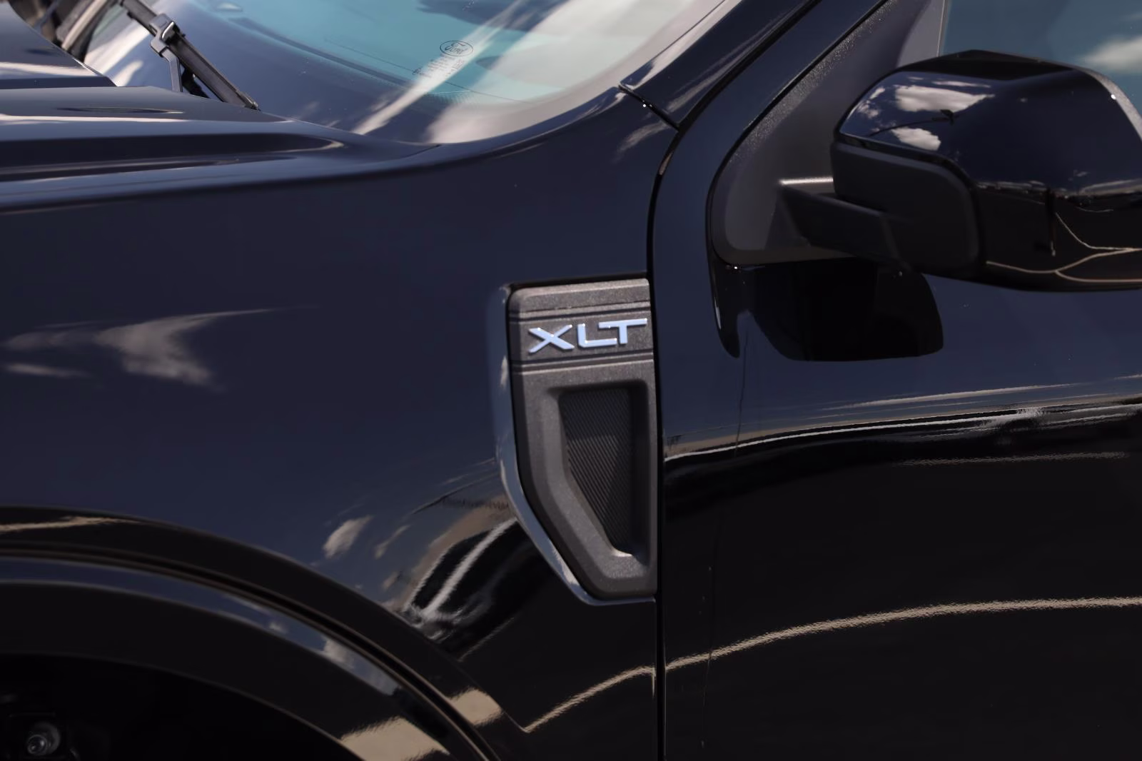 2026 Shadow Black Ford Maverick XLT AWD Truck