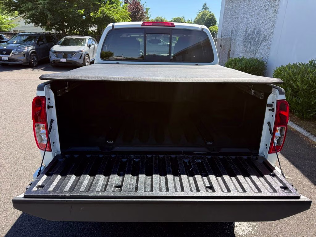 2021 Glacier White Nissan Frontier SV 4X4 Truck