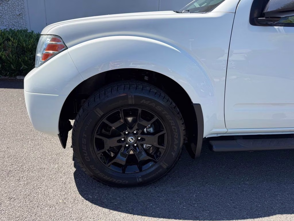 2021 Glacier White Nissan Frontier SV 4X4 Truck