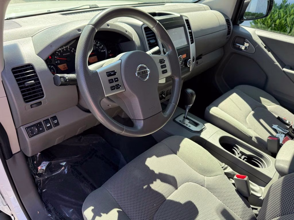 2021 Glacier White Nissan Frontier SV 4X4 Truck