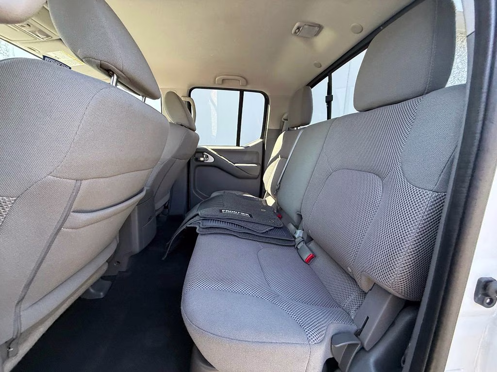 2021 Glacier White Nissan Frontier SV 4X4 Truck