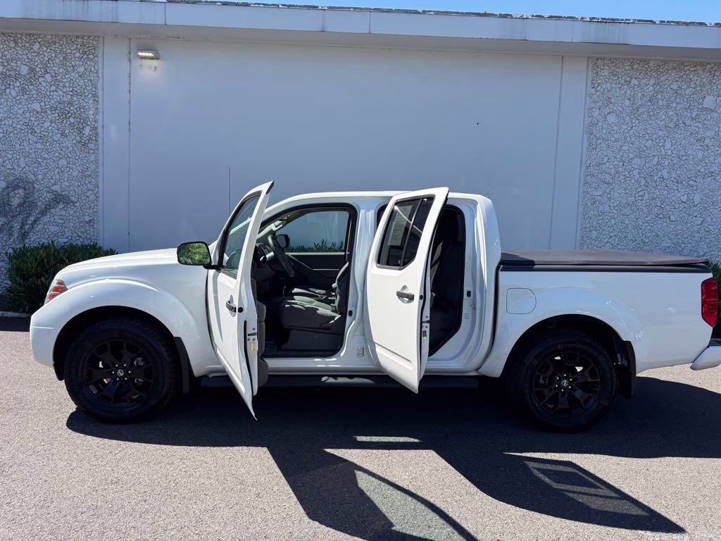 2021 Glacier White Nissan Frontier SV 4X4 Truck