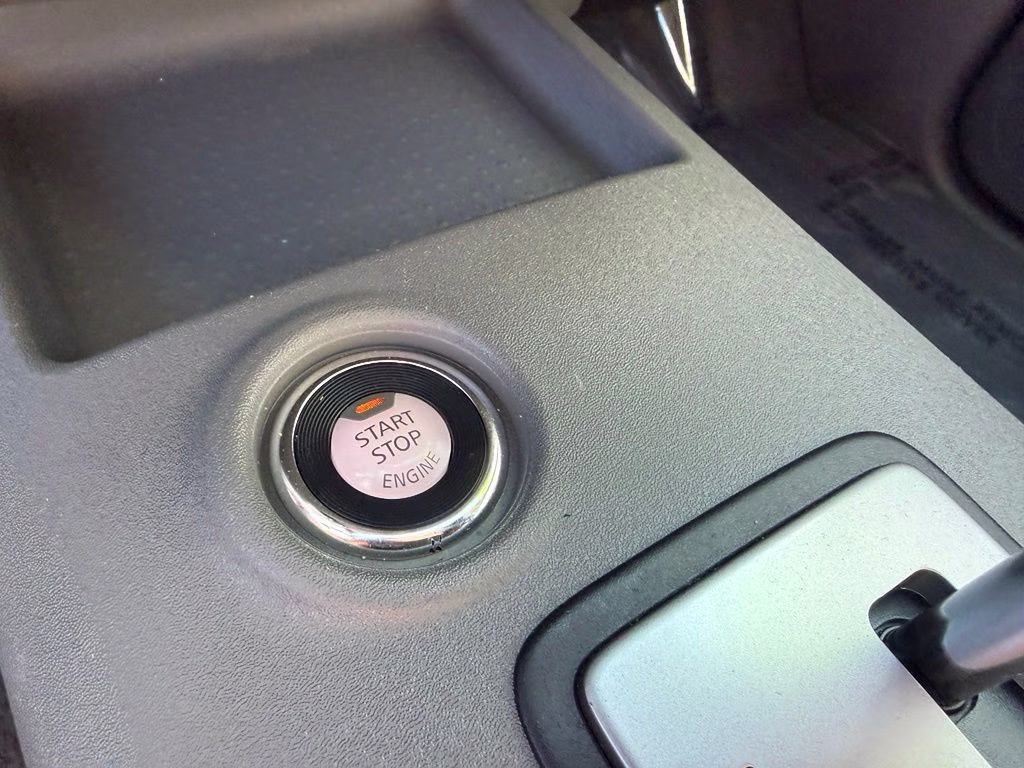 2021 Glacier White Nissan Frontier SV 4X4 Truck