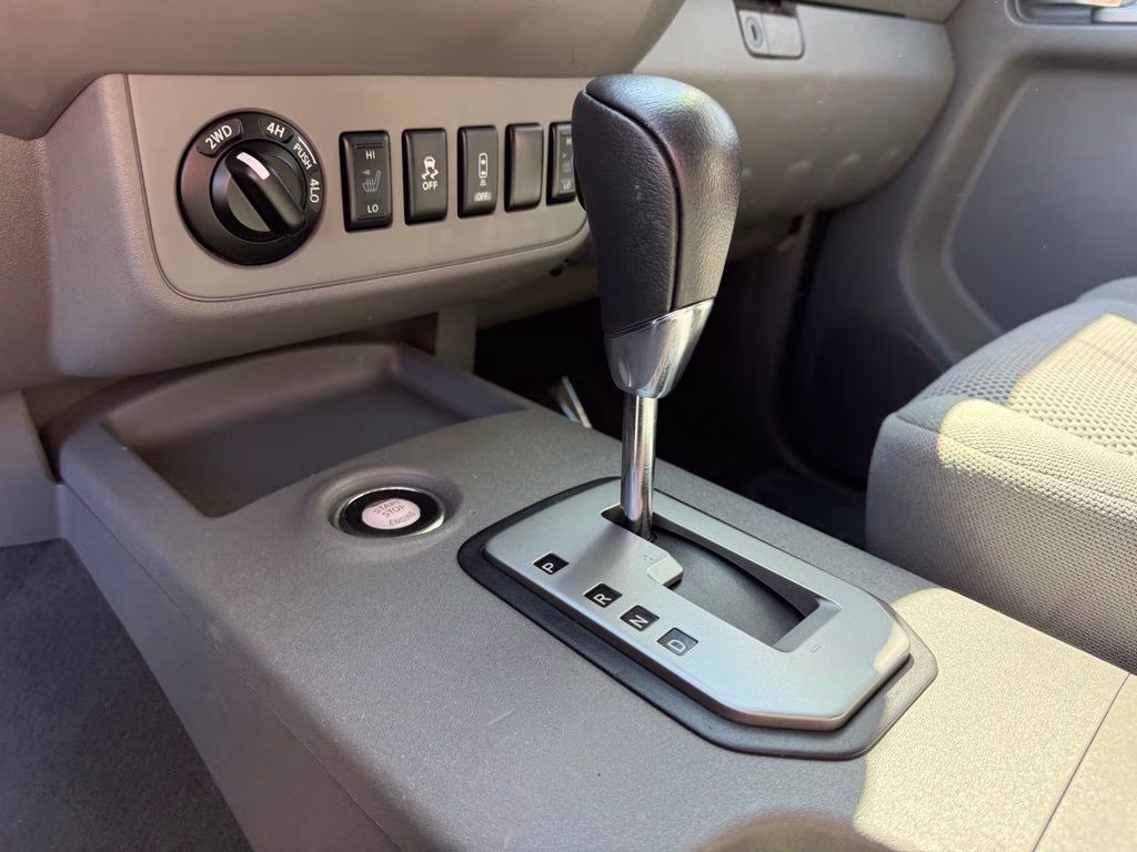 2021 Glacier White Nissan Frontier SV 4X4 Truck
