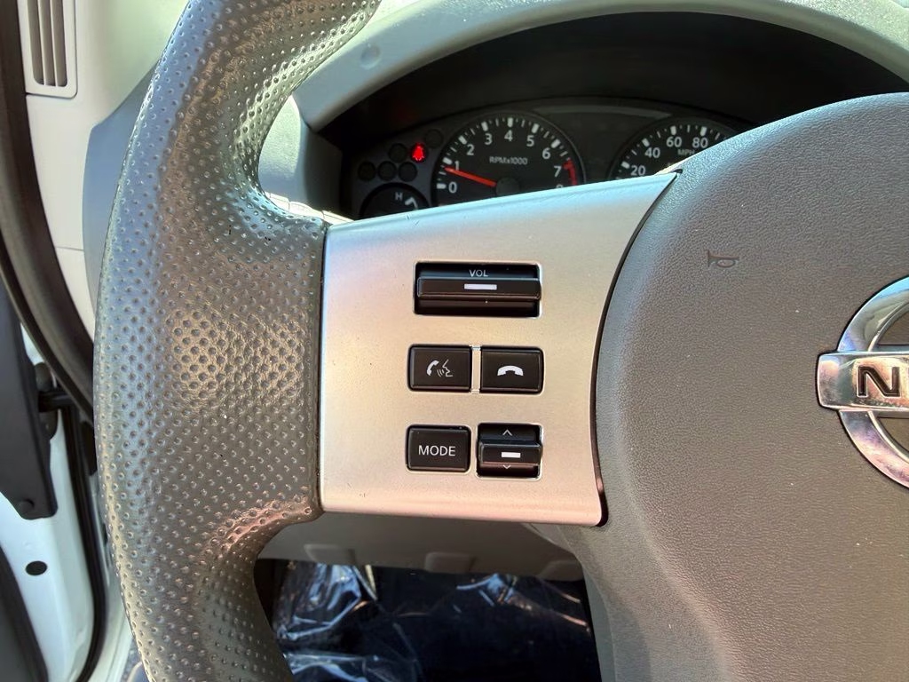 2021 Glacier White Nissan Frontier SV 4X4 Truck
