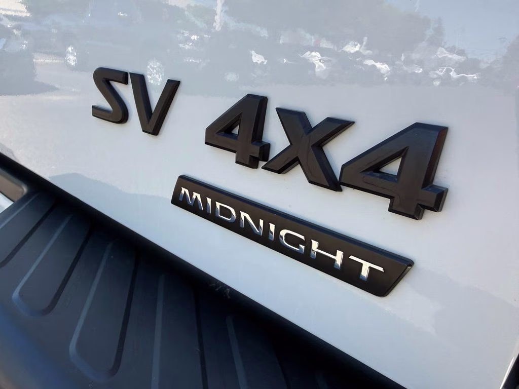 2021 Glacier White Nissan Frontier SV 4X4 Truck