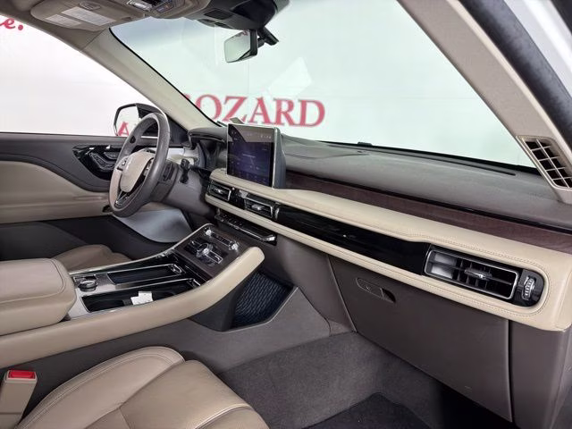 2023 Pristine White Metallic Tri-Coat Lincoln Aviator Reserve AWD SUV