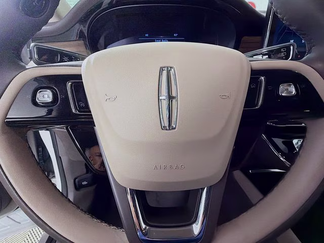 2023 Ceramic Pearl Metallic Tri-Coat Lincoln Corsair Reserve FWD SUV
