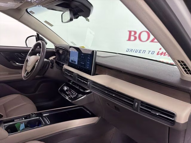 2023 Ceramic Pearl Metallic Tri-Coat Lincoln Corsair Reserve FWD SUV