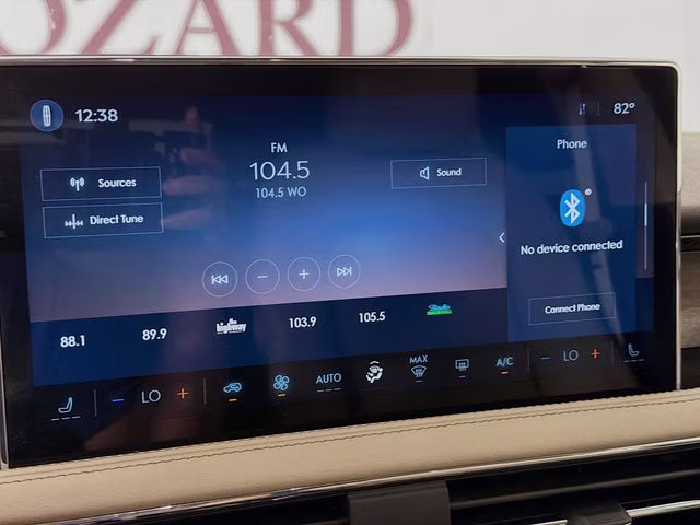 2023 Ceramic Pearl Metallic Tri-Coat Lincoln Corsair Reserve FWD SUV