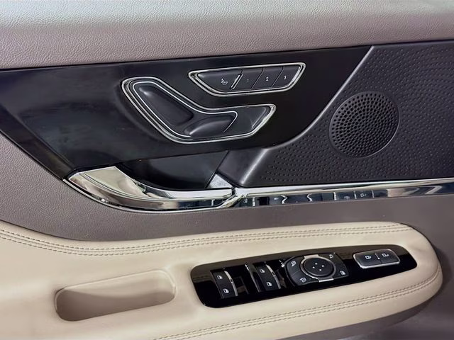 2023 Ceramic Pearl Metallic Tri-Coat Lincoln Corsair Reserve FWD SUV