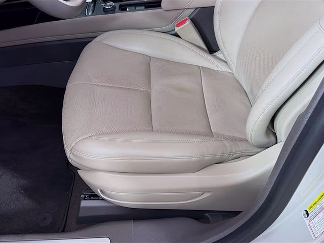 2023 Ceramic Pearl Metallic Tri-Coat Lincoln Corsair Reserve FWD SUV