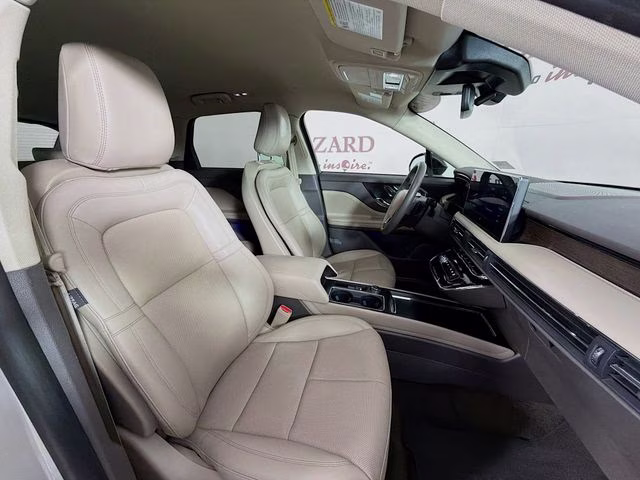 2023 Ceramic Pearl Metallic Tri-Coat Lincoln Corsair Reserve FWD SUV