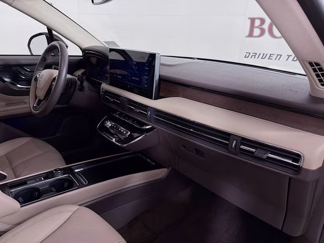 2023 Ceramic Pearl Metallic Tri-Coat Lincoln Corsair Reserve FWD SUV