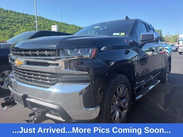 2019 Black Chevrolet Silverado 1500 LT 4X4 Truck