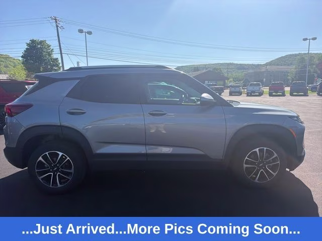 2025 Sterling Gray Metallic Chevrolet Trailblazer LT AWD SUV