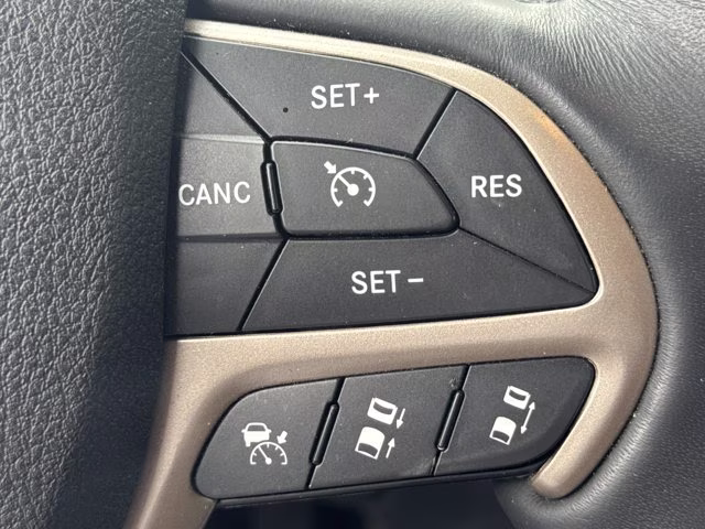 2016 Bright White Clearcoat Jeep Grand Cherokee Summit 4X4 SUV