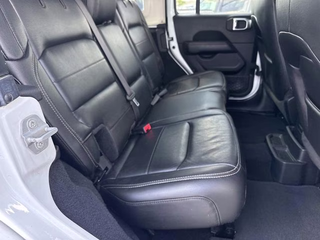 2019 Bright White Clearcoat Jeep Wrangler Unlimited Sahara 4X4 SUV