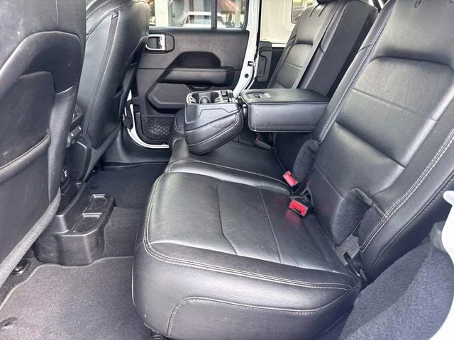 2019 Bright White Clearcoat Jeep Wrangler Unlimited Sahara 4X4 SUV