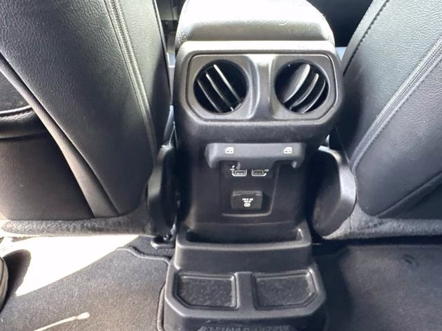 2019 Bright White Clearcoat Jeep Wrangler Unlimited Sahara 4X4 SUV
