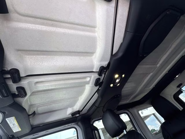 2019 Bright White Clearcoat Jeep Wrangler Unlimited Sahara 4X4 SUV
