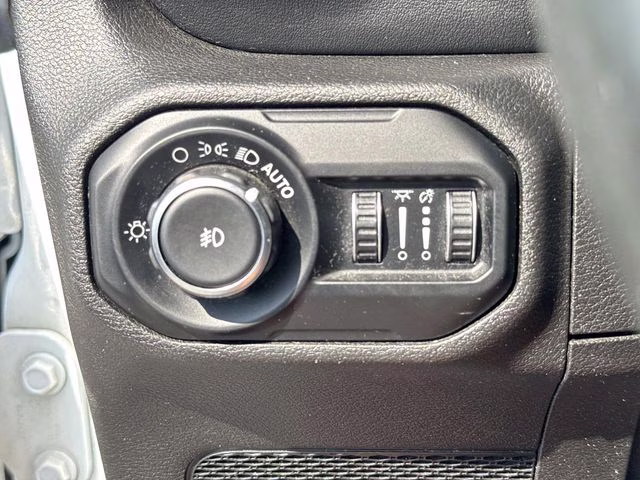 2019 Bright White Clearcoat Jeep Wrangler Unlimited Sahara 4X4 SUV