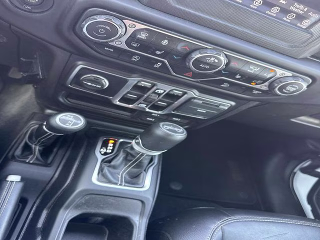 2019 Bright White Clearcoat Jeep Wrangler Unlimited Sahara 4X4 SUV