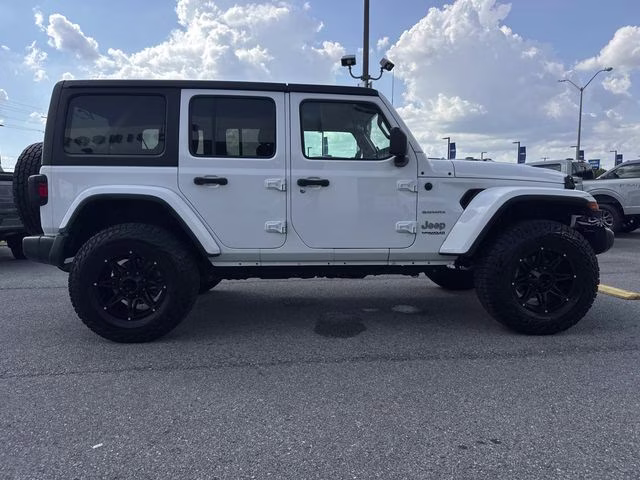 2019 Bright White Clearcoat Jeep Wrangler Unlimited Sahara 4X4 SUV