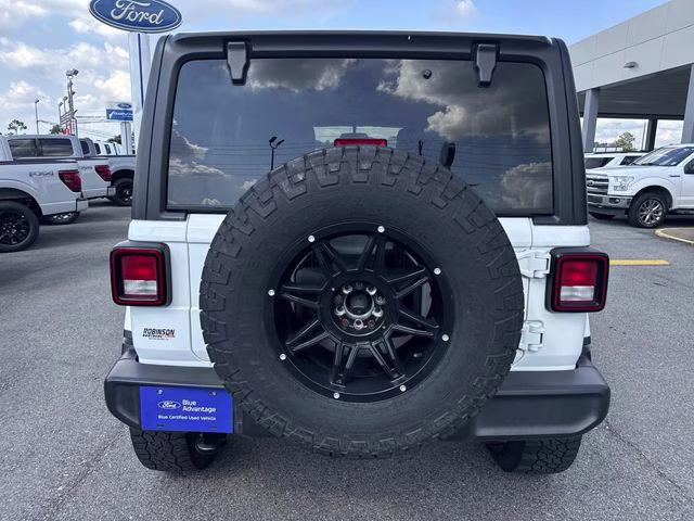 2019 Bright White Clearcoat Jeep Wrangler Unlimited Sahara 4X4 SUV