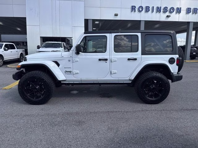 2019 Bright White Clearcoat Jeep Wrangler Unlimited Sahara 4X4 SUV