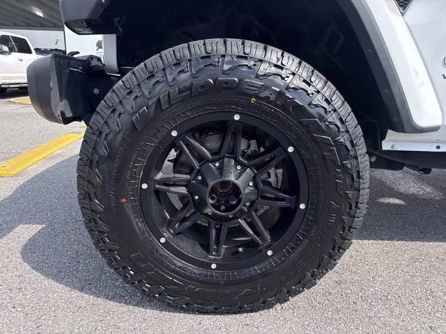 2019 Bright White Clearcoat Jeep Wrangler Unlimited Sahara 4X4 SUV