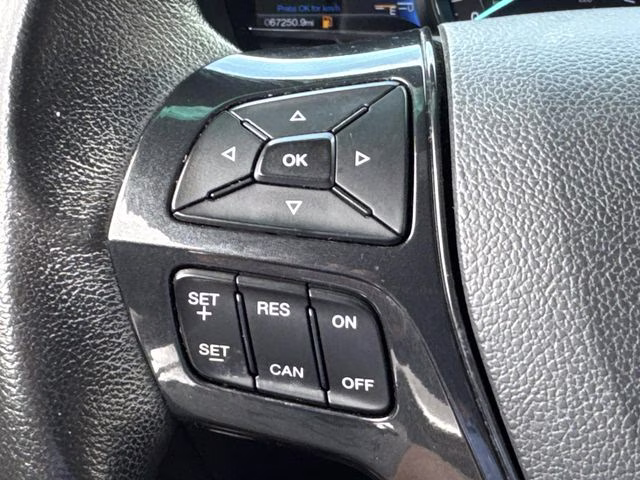 2017 White Platinum Clearcoat Metallic Ford Explorer XLT FWD SUV