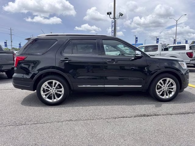 2019 Black Metallic Ford Explorer XLT FWD SUV