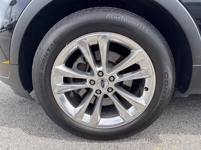 2019 Black Metallic Ford Explorer XLT FWD SUV