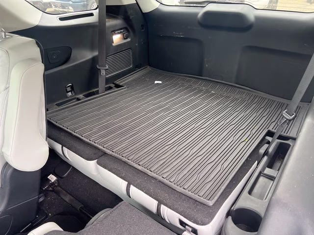 2025 White Metallic Ford Explorer Platinum 4X4 SUV