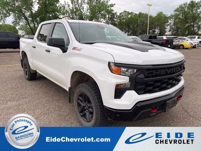 2024 Summit White Chevrolet Silverado 1500 Custom Trail Boss 4X4 Truck