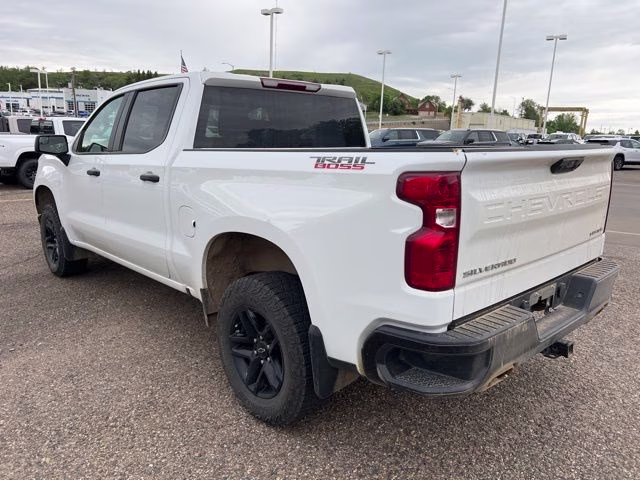 2024 Summit White Chevrolet Silverado 1500 Custom Trail Boss 4X4 Truck