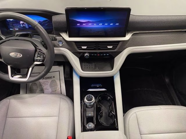 2025 White Metallic Ford Explorer Platinum 4X4 SUV