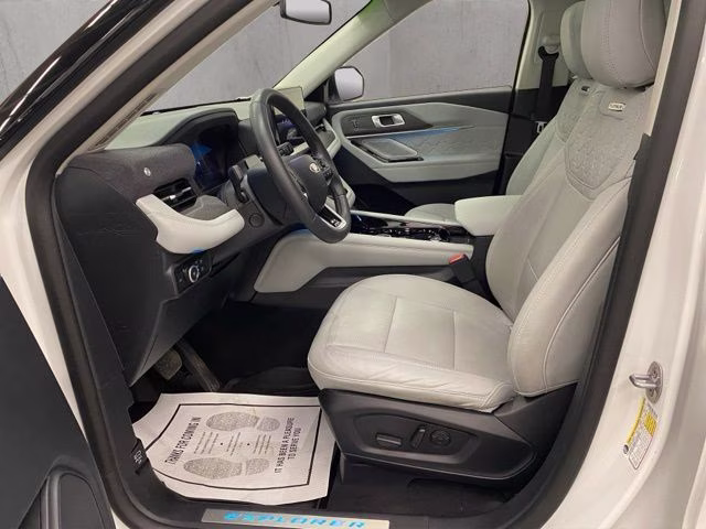 2025 White Metallic Ford Explorer Platinum 4X4 SUV