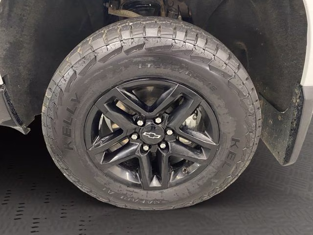 2024 Summit White Chevrolet Silverado 1500 Custom Trail Boss 4X4 Truck