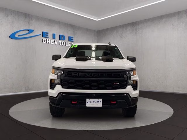 2024 Summit White Chevrolet Silverado 1500 Custom Trail Boss 4X4 Truck
