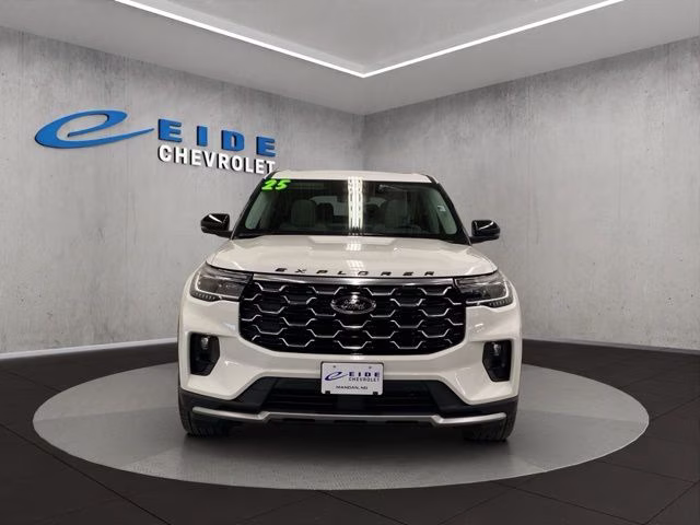 2025 White Metallic Ford Explorer Platinum 4X4 SUV