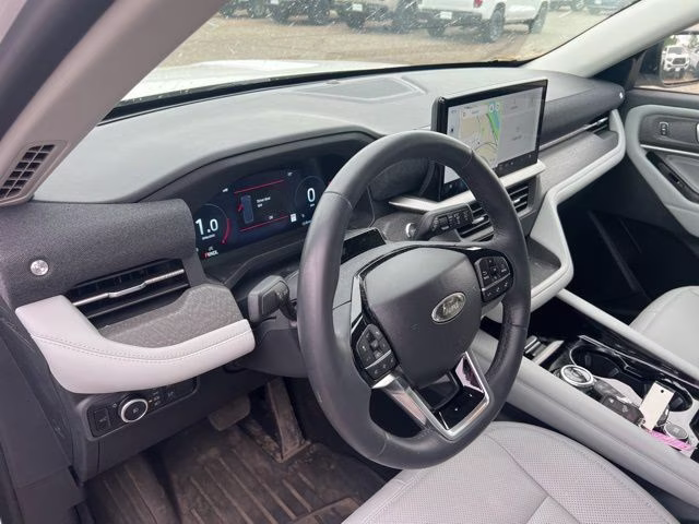 2025 White Metallic Ford Explorer Platinum 4X4 SUV